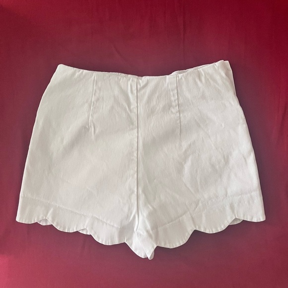 Jacadi Paris girl piqué White Scalloped High Waist cotton Shorts 6 - Picture 2 of 7